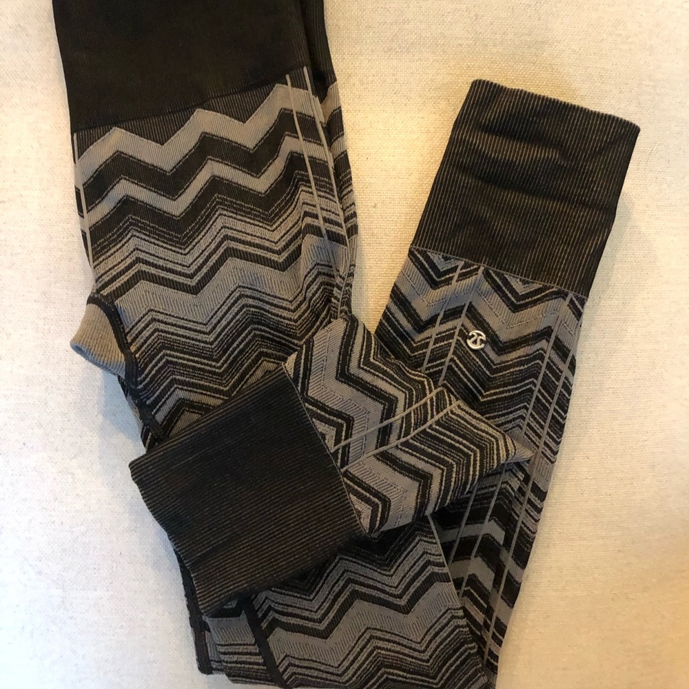 Lululemon patterned workout pants